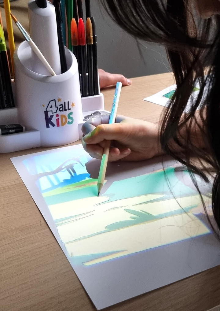 BUKI FK004 Dětský kreslící projektor | 30 obrázků, 200 motivů, 12 akvarelových pastelek a 8 fixů | Výškově nastavitelný a otočný projektor