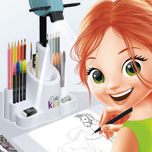 BUKI FK004 Dětský kreslící projektor | 30 obrázků, 200 motivů, 12 akvarelových pastelek a 8 fixů | Výškově nastavitelný a otočný projektor