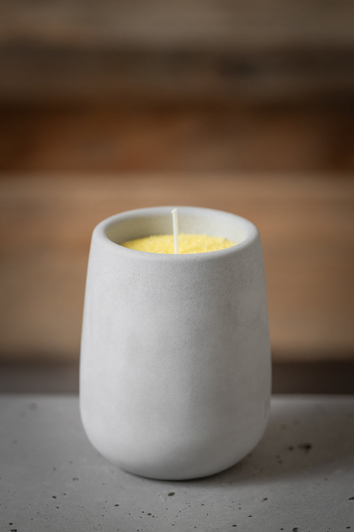 Poured candle in handmade concrete | Various scents and colors