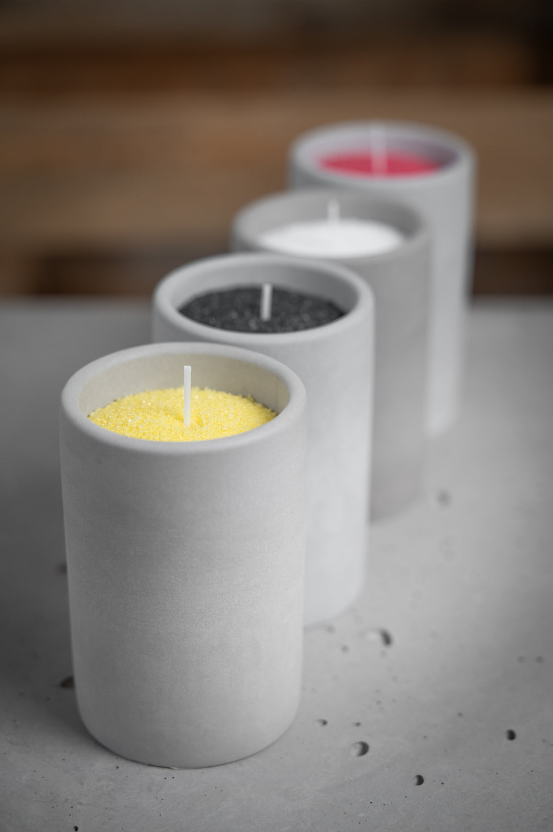 Poured candle in handmade concrete | Various scents and colors